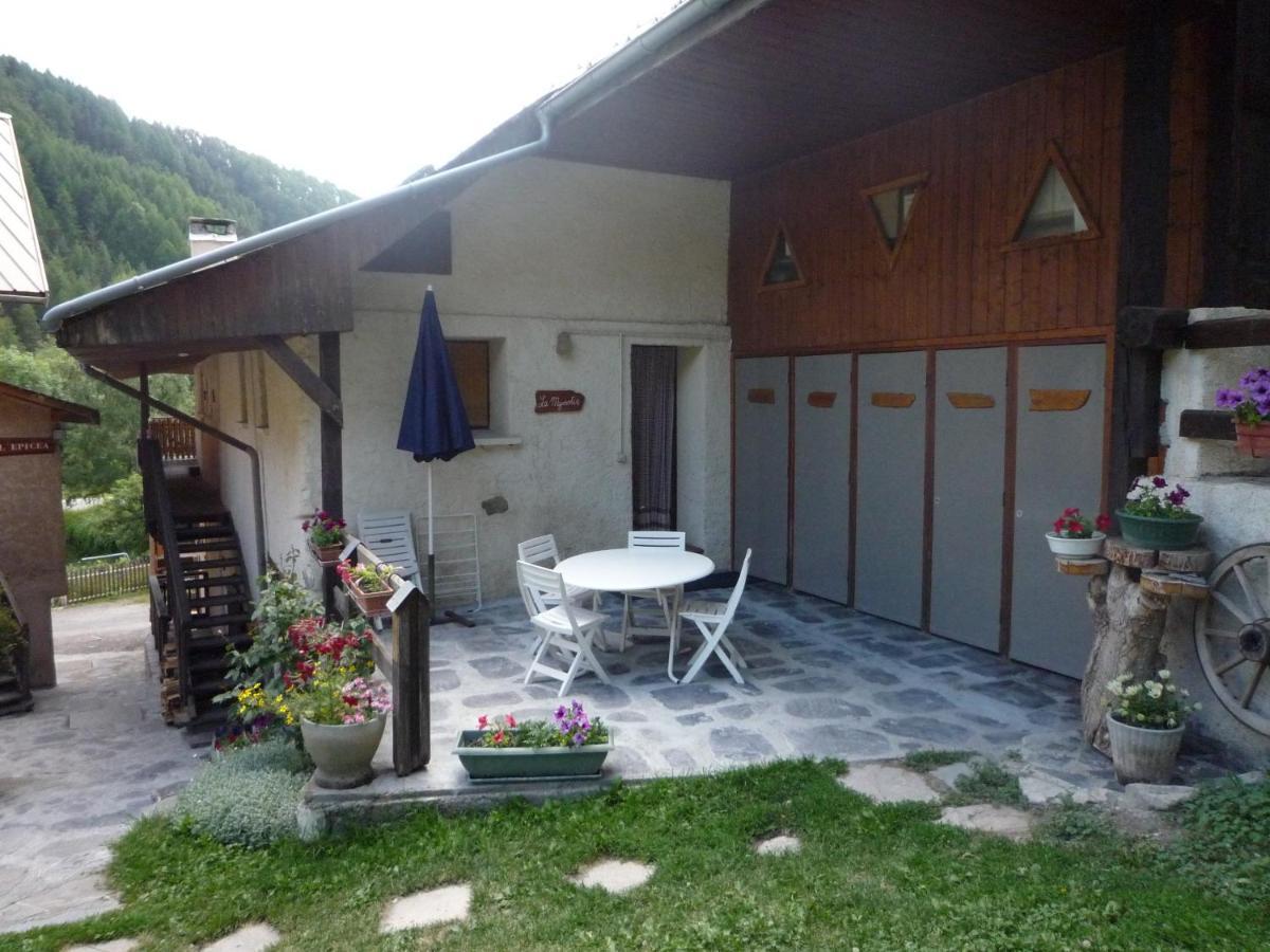 LE MYOSOTIS bel appartement dans vieille ferme de montagne rénovée Les Orres Extérieur photo