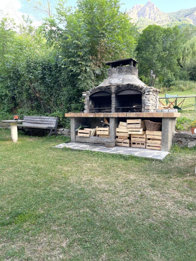 LE MYOSOTIS bel appartement dans vieille ferme de montagne rénovée Les Orres Extérieur photo