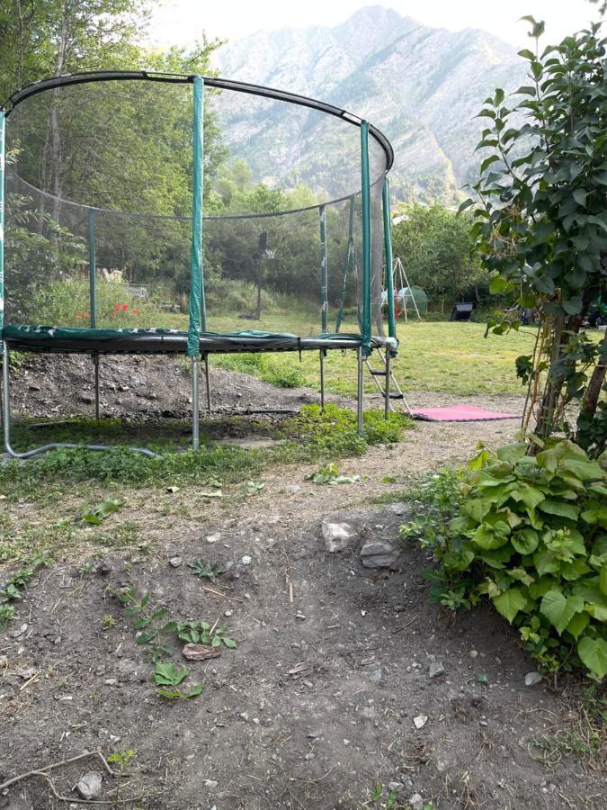 LE MYOSOTIS bel appartement dans vieille ferme de montagne rénovée Les Orres Extérieur photo