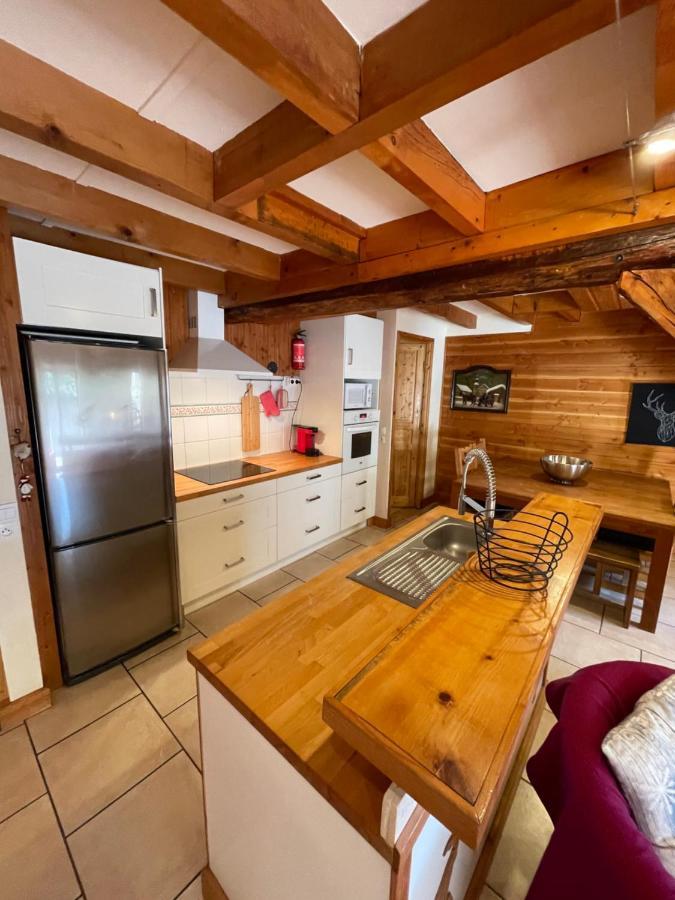 LE MYOSOTIS bel appartement dans vieille ferme de montagne rénovée Les Orres Extérieur photo