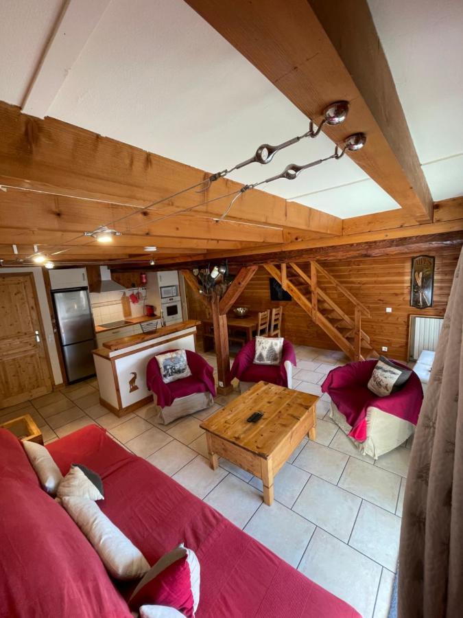LE MYOSOTIS bel appartement dans vieille ferme de montagne rénovée Les Orres Extérieur photo