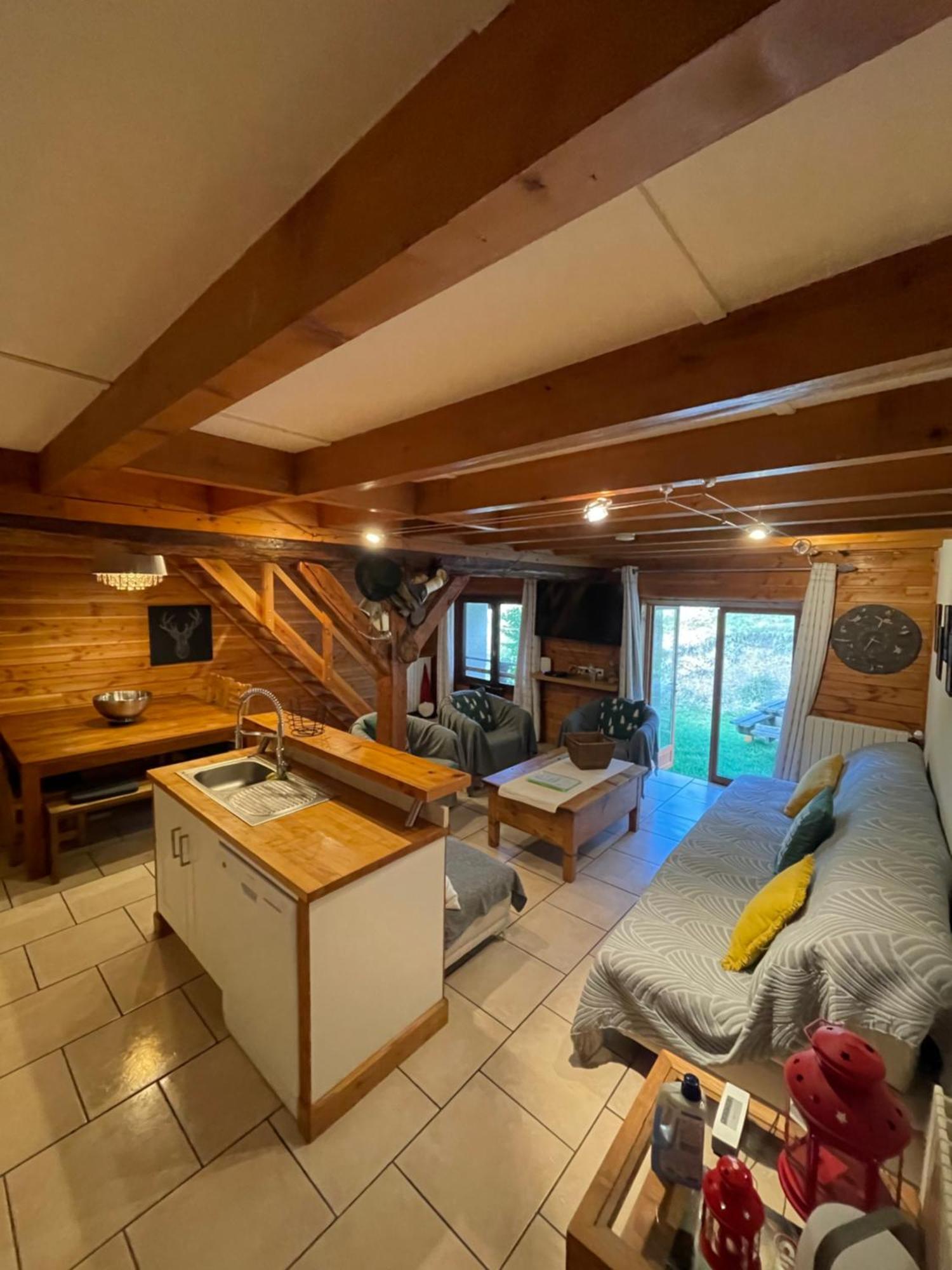 LE MYOSOTIS bel appartement dans vieille ferme de montagne rénovée Les Orres Extérieur photo