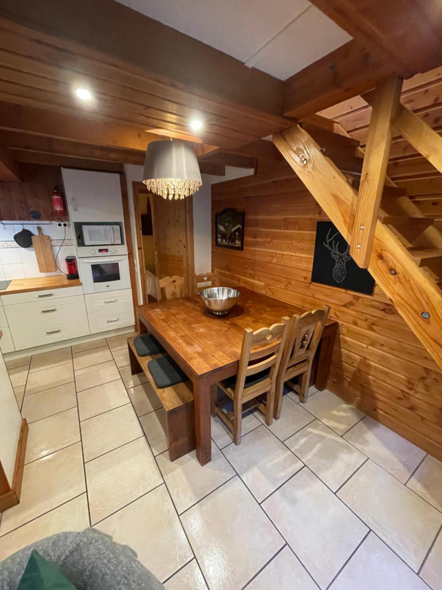LE MYOSOTIS bel appartement dans vieille ferme de montagne rénovée Les Orres Extérieur photo