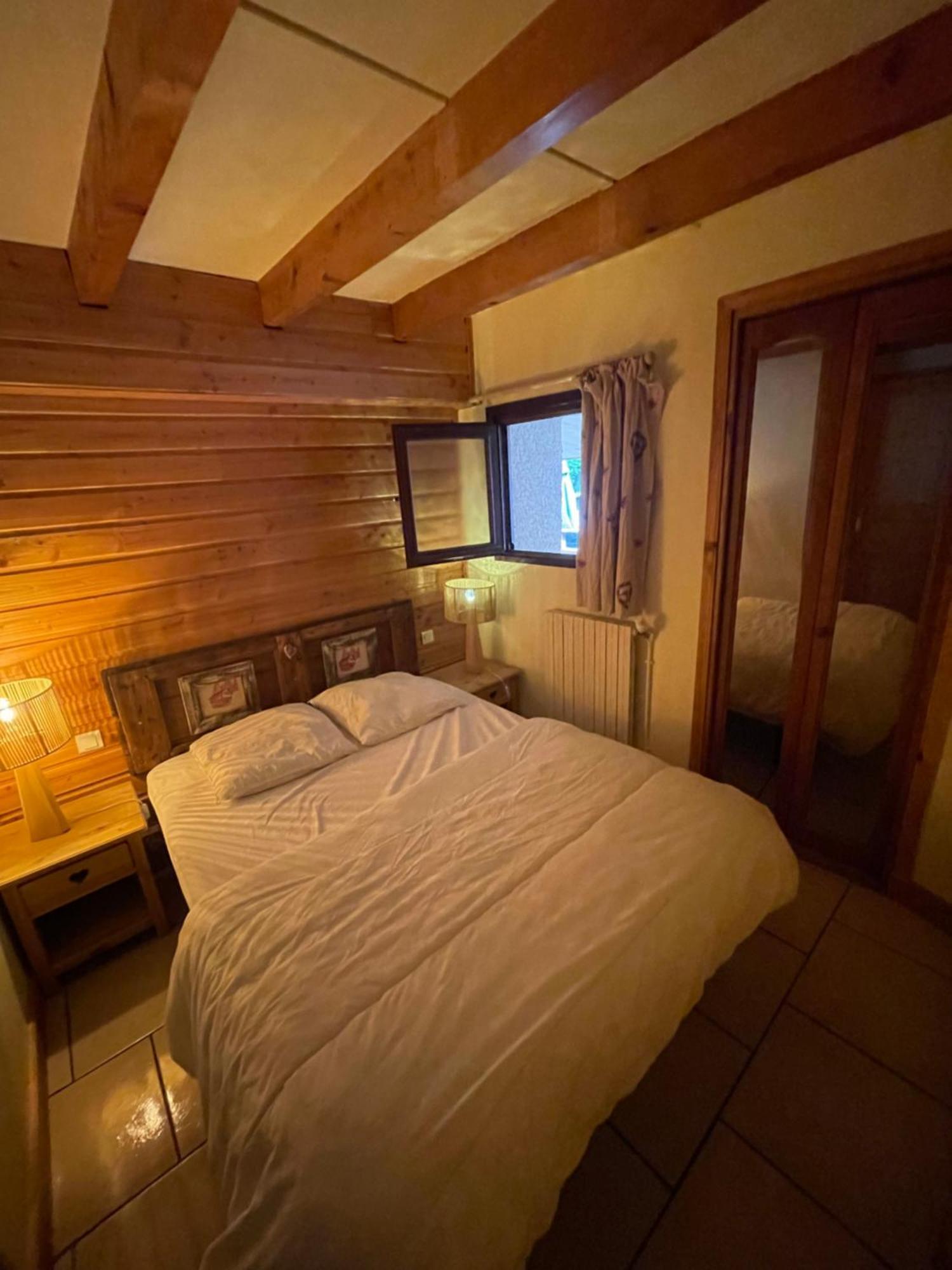 LE MYOSOTIS bel appartement dans vieille ferme de montagne rénovée Les Orres Extérieur photo
