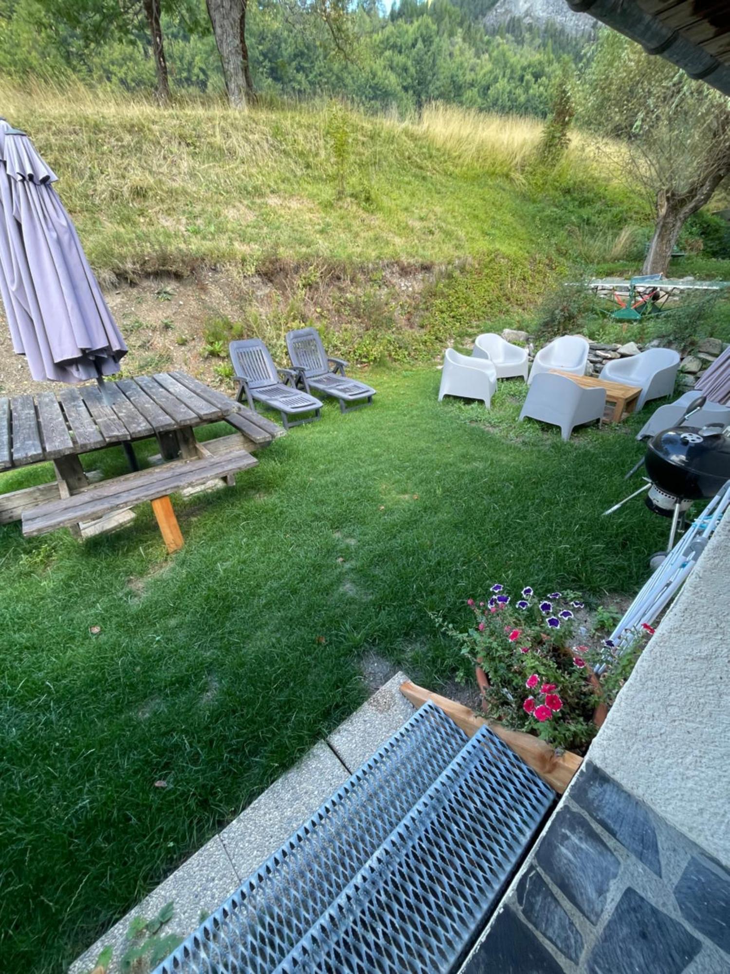 LE MYOSOTIS bel appartement dans vieille ferme de montagne rénovée Les Orres Extérieur photo