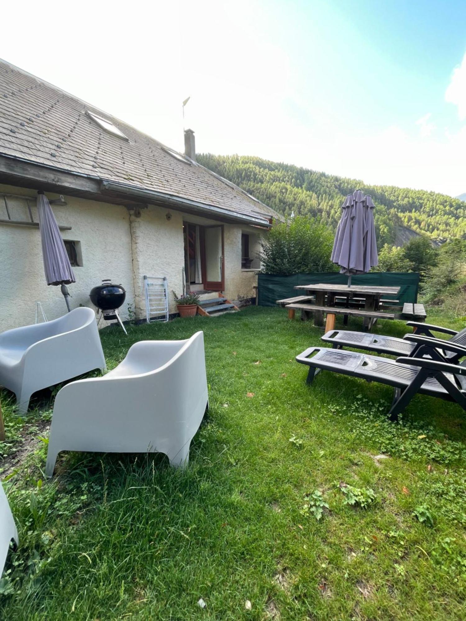 LE MYOSOTIS bel appartement dans vieille ferme de montagne rénovée Les Orres Extérieur photo